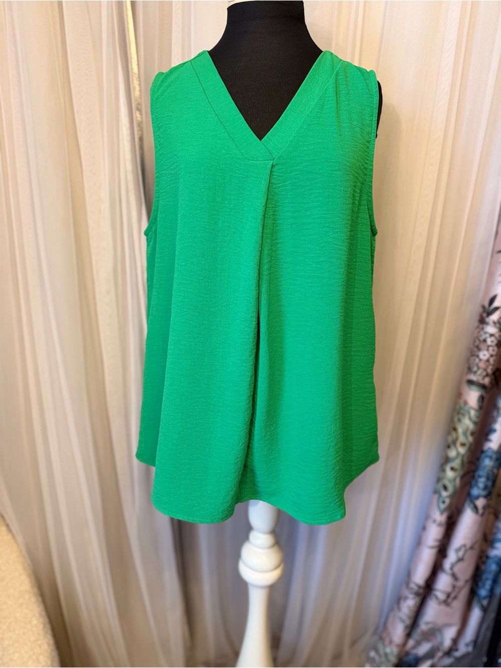 💚 Haptics Kelly Green Pleated Sleeveless Blouse - Size L